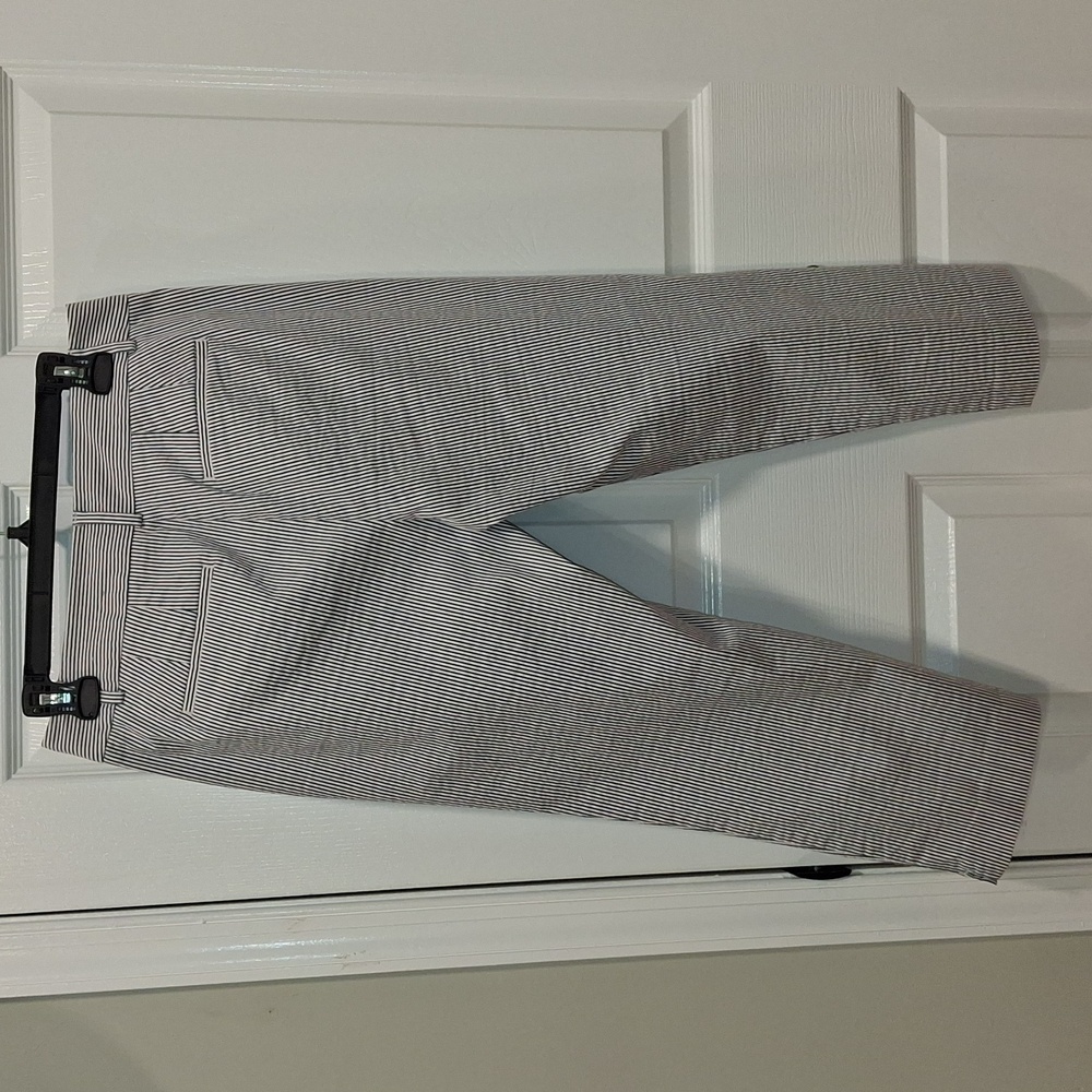 Ann Taylor Navy and White Striped Pants. Size 6p. - Picture 9 of 9